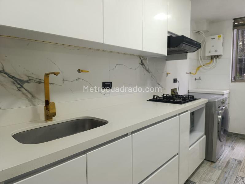 Apartamento Amoblado de 2 Alcobas con Balcón en El Poblado - 8