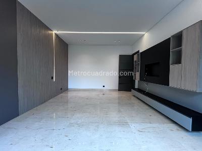 Casa de 4 alcobas en venta en El Poblado, Medellín, 1085 m² · foto 11 de 20