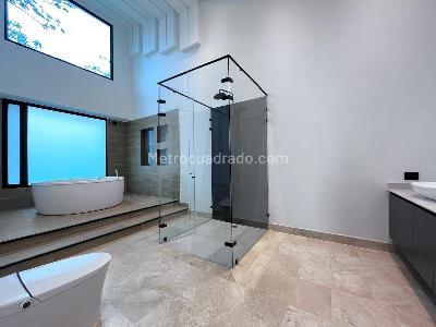 Casa de 4 alcobas en venta en El Poblado, Medellín, 1085 m² · foto 19 de 20