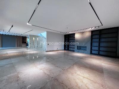 Casa de 4 alcobas en venta en El Poblado, Medellín, 1085 m² · foto 2 de 20