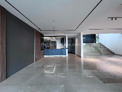 Casa de 4 alcobas en venta en El Poblado, Medellín, 1085 m² · foto 4 de 20