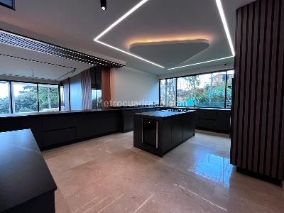 Casa de 4 alcobas en venta en El Poblado, Medellín, 1085 m² · foto 6 de 20