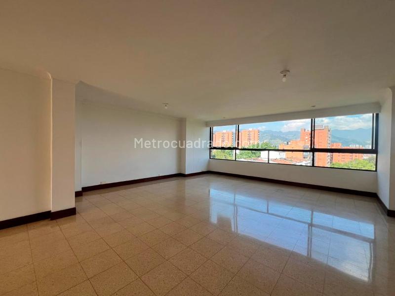 3BR Apartment with Vestier, Service Room, and Covered Parking in El Poblado