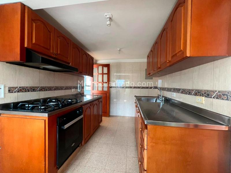 3BR Apartment with Vestier, Service Room, and Covered Parking in El Poblado - 3