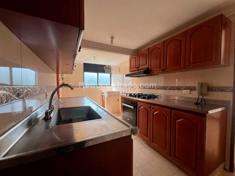 3BR Apartment with Vestier, Service Room, and Covered Parking in El Poblado - 5