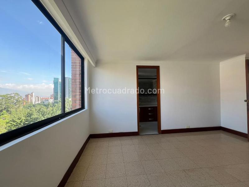 3BR Apartment with Vestier, Service Room, and Covered Parking in El Poblado - 6
