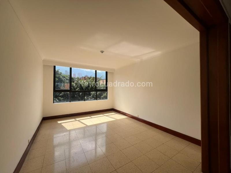 3BR Apartment with Vestier, Service Room, and Covered Parking in El Poblado - 7