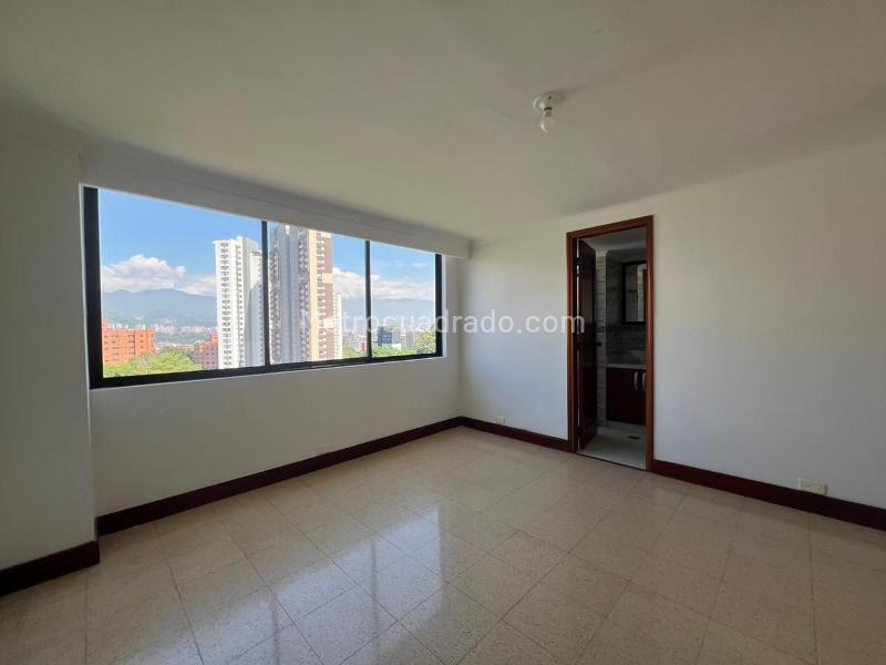 3BR Apartment with Vestier, Service Room, and Covered Parking in El Poblado - 8