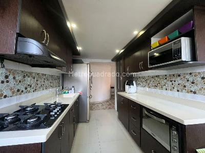Apartamento de 4 alcobas en venta en El Poblado, Medellín, 90 m² · foto 5 de 15