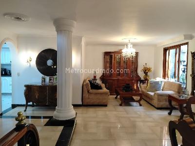 Casa en arriendo en El Poblado, Medellín · foto 2 de 19