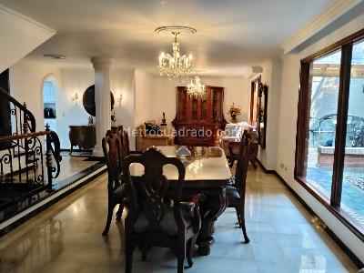 Casa en arriendo en El Poblado, Medellín · foto 3 de 19