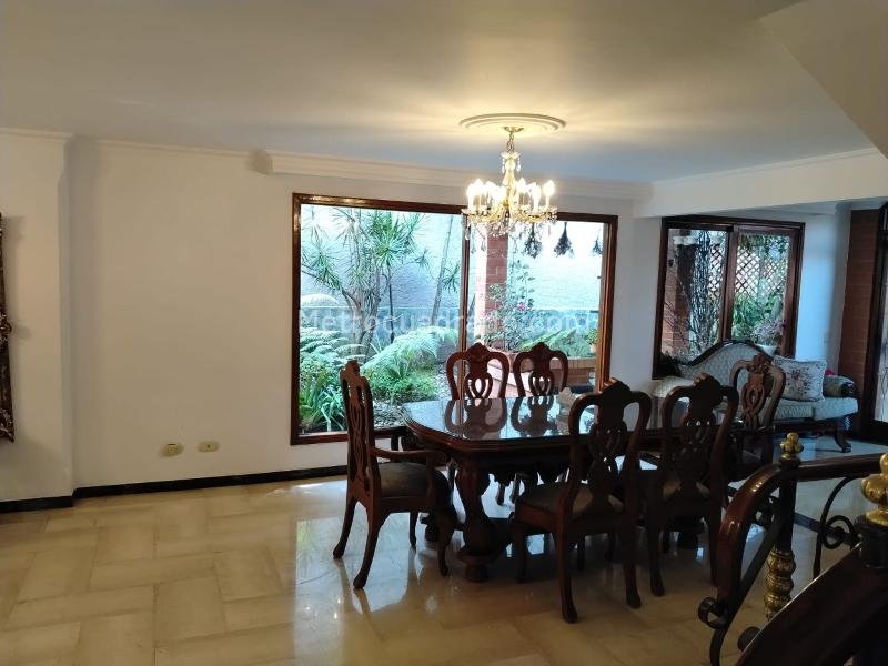 Spacious 4BR House with Pool in El Poblado - 4