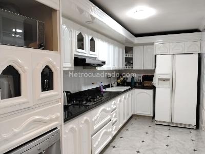 Casa en arriendo en El Poblado, Medellín · foto 5 de 19