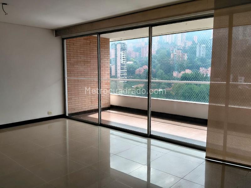 Apartamento Estiloso de 2 Alcobas con Terraza en El Poblado - 4