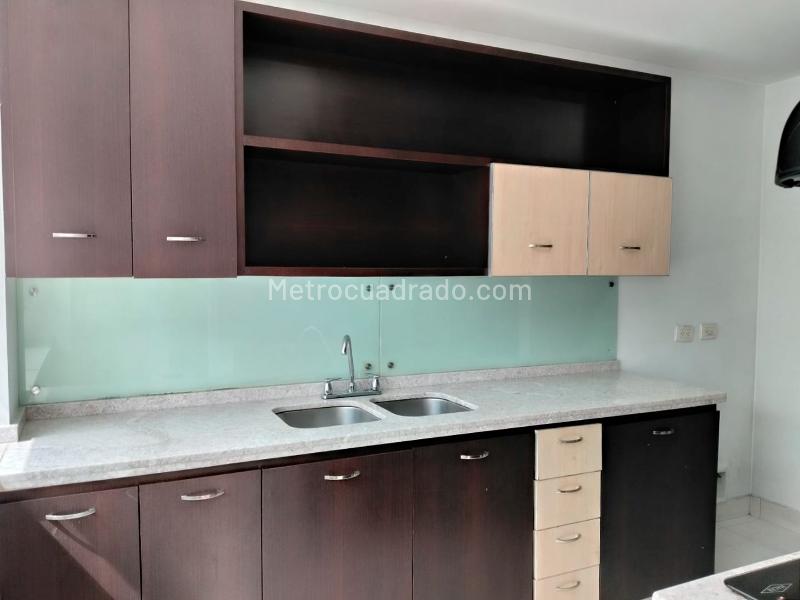 Apartamento Estiloso de 2 Alcobas con Terraza en El Poblado - 7