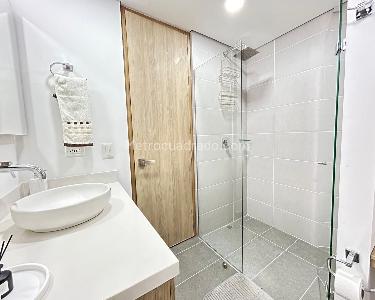 Apartamento de 2 alcobas en arriendo en El Poblado, Medellín, 68 m² · foto 14 de 15