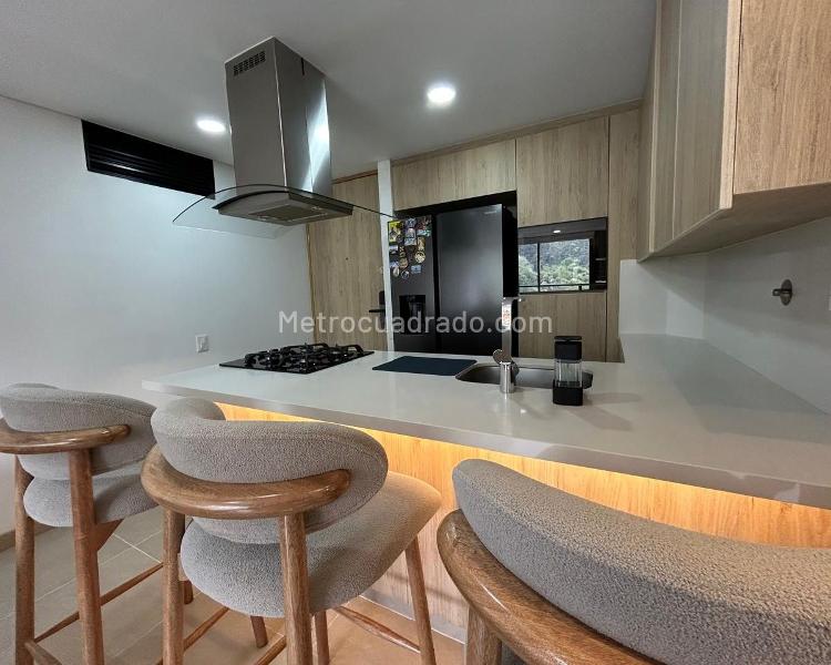 Furnished 2BR Apartment with Balcony in El Poblado - 4