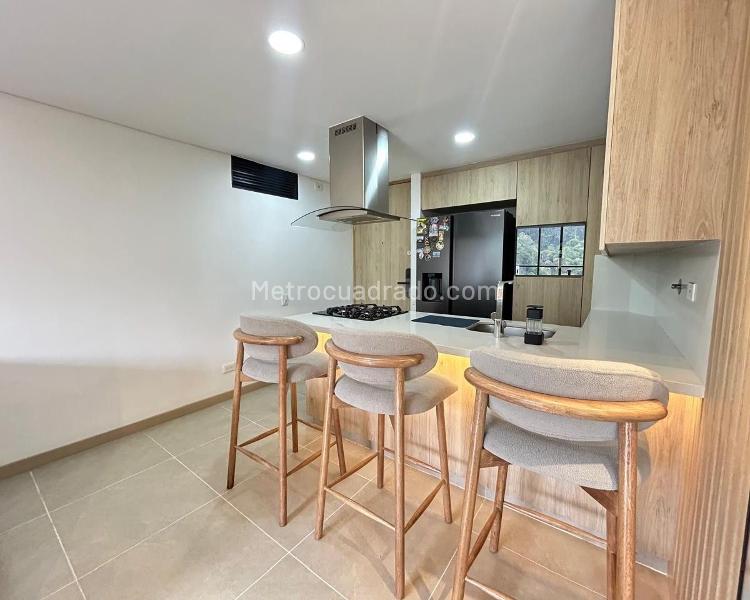 Furnished 2BR Apartment with Balcony in El Poblado - 6