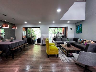 Casa de 3 alcobas en venta en Envigado, Envigado, 212 m² · foto 2 de 18