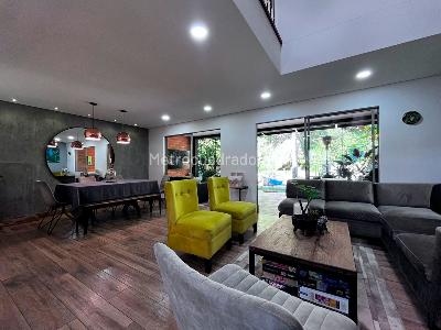 Casa de 3 alcobas en venta en Envigado, Envigado, 212 m² · foto 3 de 18