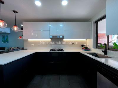 Casa de 3 alcobas en venta en Envigado, Envigado, 212 m² · foto 7 de 18