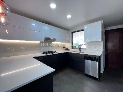 Casa de 3 alcobas en venta en Envigado, Envigado, 212 m² · foto 8 de 18