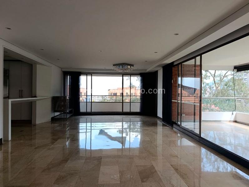 Spacious 3BR Apartment with Modern Amenities in El Poblado - 2