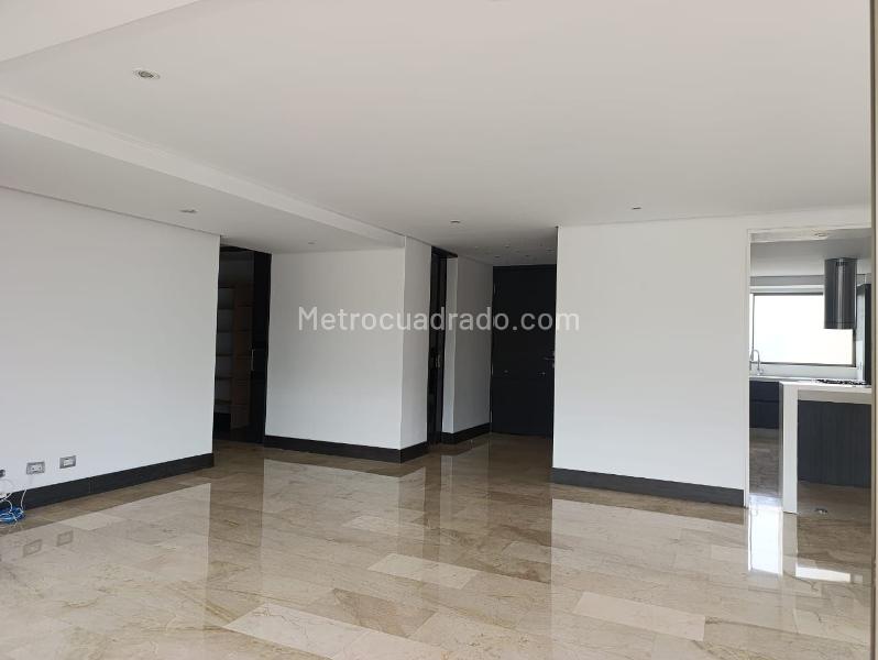 Spacious 3BR Apartment with Modern Amenities in El Poblado - 3