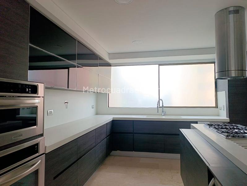 Spacious 3BR Apartment with Modern Amenities in El Poblado - 4