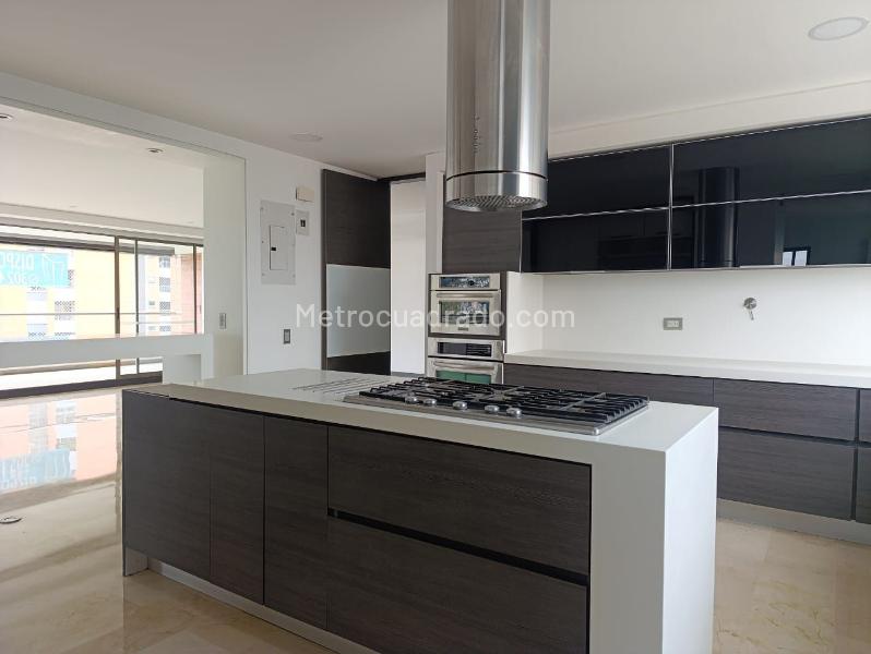 Spacious 3BR Apartment with Modern Amenities in El Poblado - 5