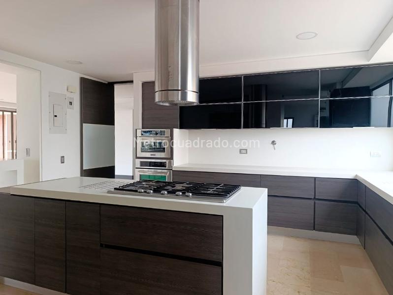 Spacious 3BR Apartment with Modern Amenities in El Poblado - 7