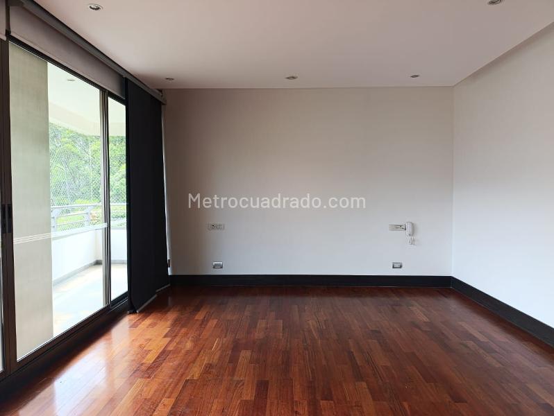 Spacious 3BR Apartment with Modern Amenities in El Poblado - 8