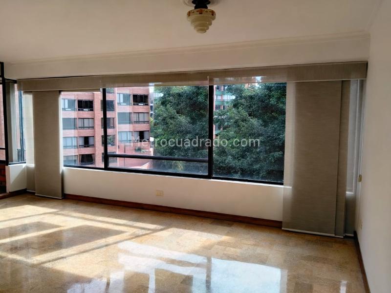 Modern 3BR Apartment Near Shopping in El Poblado