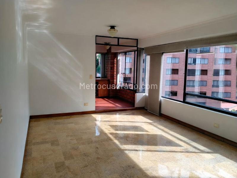 Apartamento Moderno de 3 Alcobas cerca a Centros Comerciales en El Poblado - 2