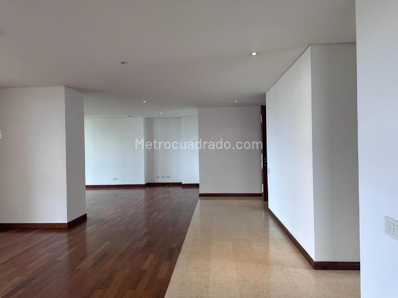 Elegant 3BR Apartment in Quiet El Poblado Neighborhood - 2