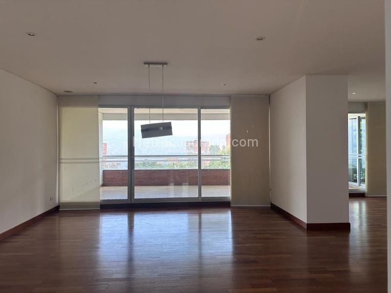 Elegant 3BR Apartment in Quiet El Poblado Neighborhood - 3