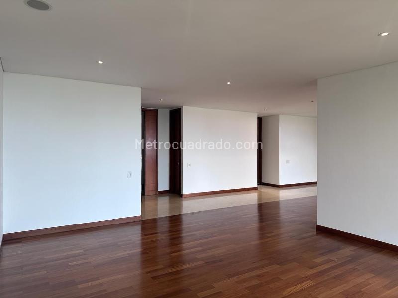 Elegant 3BR Apartment in Quiet El Poblado Neighborhood - 4