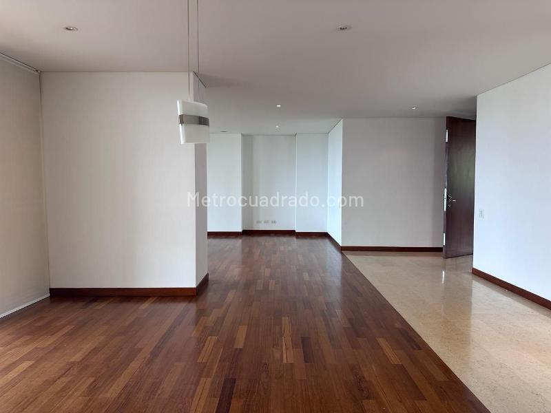 Elegant 3BR Apartment in Quiet El Poblado Neighborhood - 5
