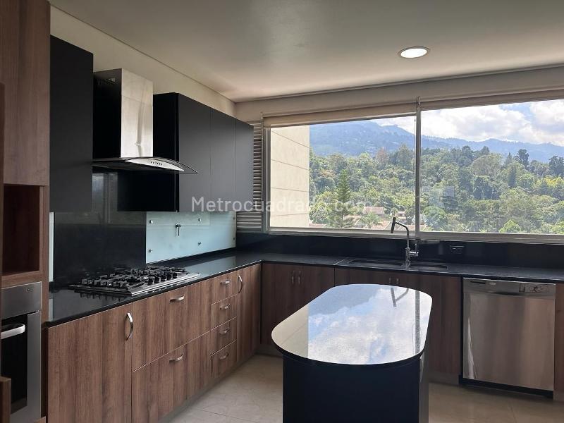 Elegant 3BR Apartment in Quiet El Poblado Neighborhood - 7