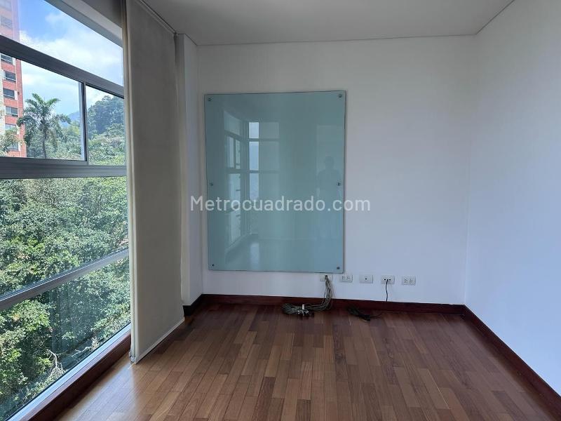 Elegant 3BR Apartment in Quiet El Poblado Neighborhood - 8