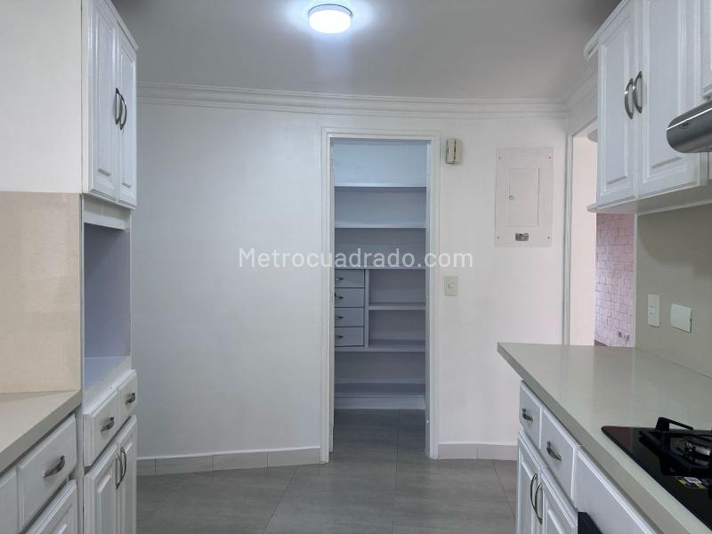 Apartamento en Arriendo, EL POBLADO, Medellín - Więcej