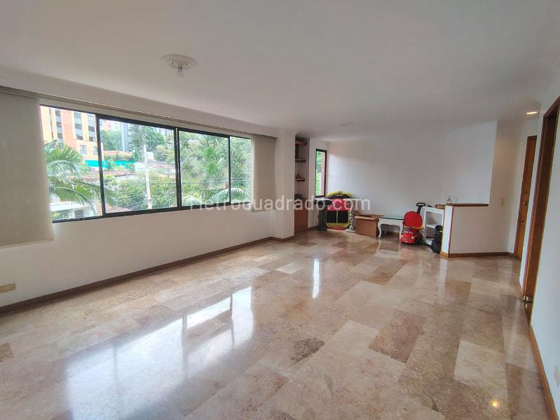 3BR Apartment with Quiet Environment in El Poblado