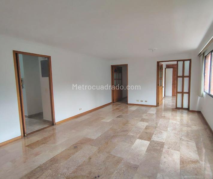 Apartamento de 3 Alcobas en Entorno Tranquilo en El Poblado - 3