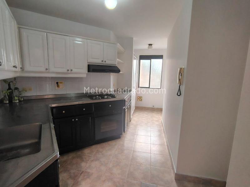 Apartamento de 3 Alcobas en Entorno Tranquilo en El Poblado - 5