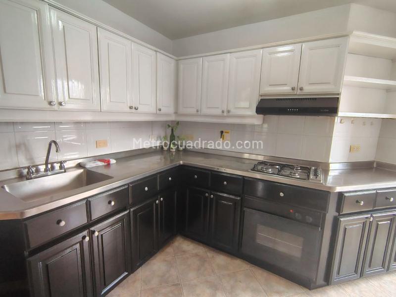 Apartamento de 3 Alcobas en Entorno Tranquilo en El Poblado - 6