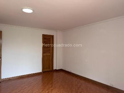 Apartamento de 3 alcobas en venta en El Tesoro, Medellín, 230 m² · foto 11 de 18