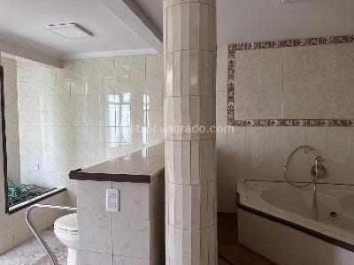 Apartamento de 3 alcobas en venta en El Tesoro, Medellín, 230 m² · foto 17 de 18