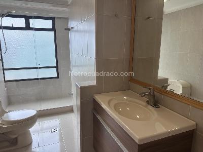 Apartamento de 3 alcobas en venta en El Tesoro, Medellín, 230 m² · foto 18 de 18