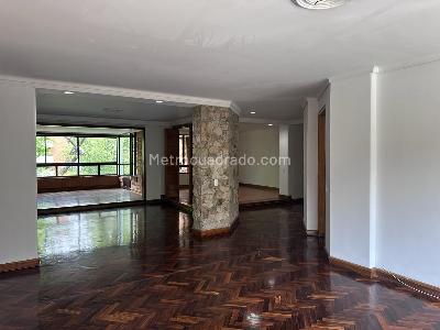 Apartamento de 3 alcobas en venta en El Tesoro, Medellín, 230 m² · foto 4 de 18