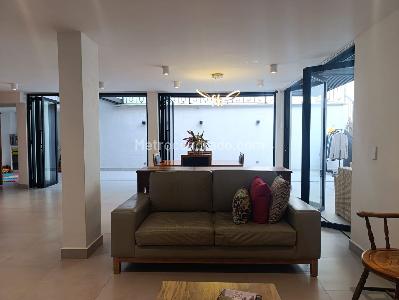 Casa en arriendo en El Poblado, Medellín · foto 2 de 20
